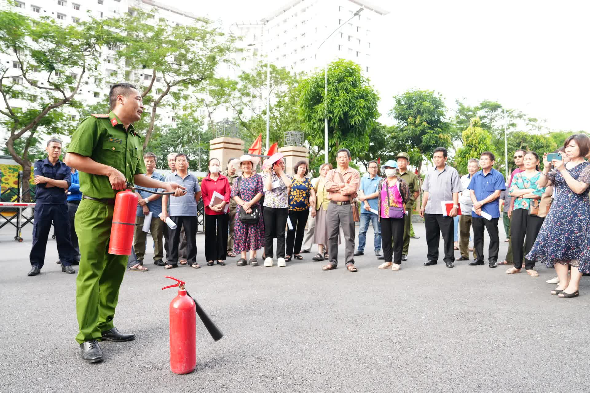 Phường Cầu Giấy: phổ biến pháp luật, tập huấn nghiệp vụ PCCC&CNCH- Ảnh 1.