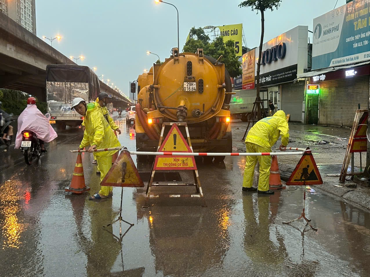 Hà Nội: Nước rút nhanh sau mưa giông, chưa gây ngập úng- Ảnh 7.