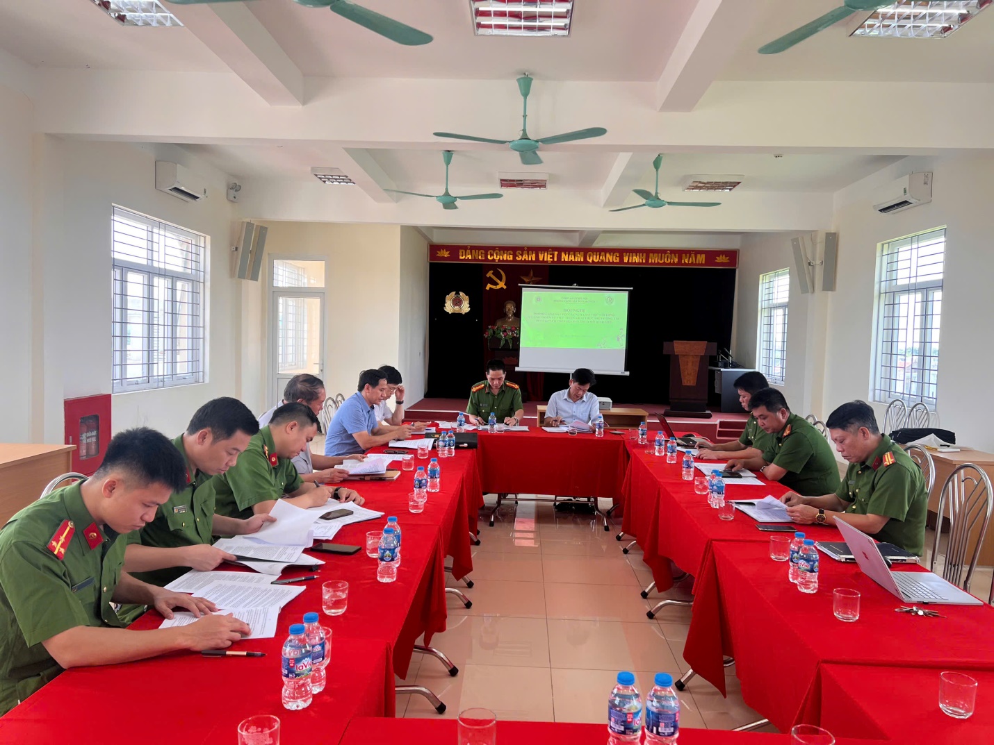 Phối hợp triển khai thực hiện công tác PCCC và CNCH trên địa bàn xã Ứng Thiên.- Ảnh 2.