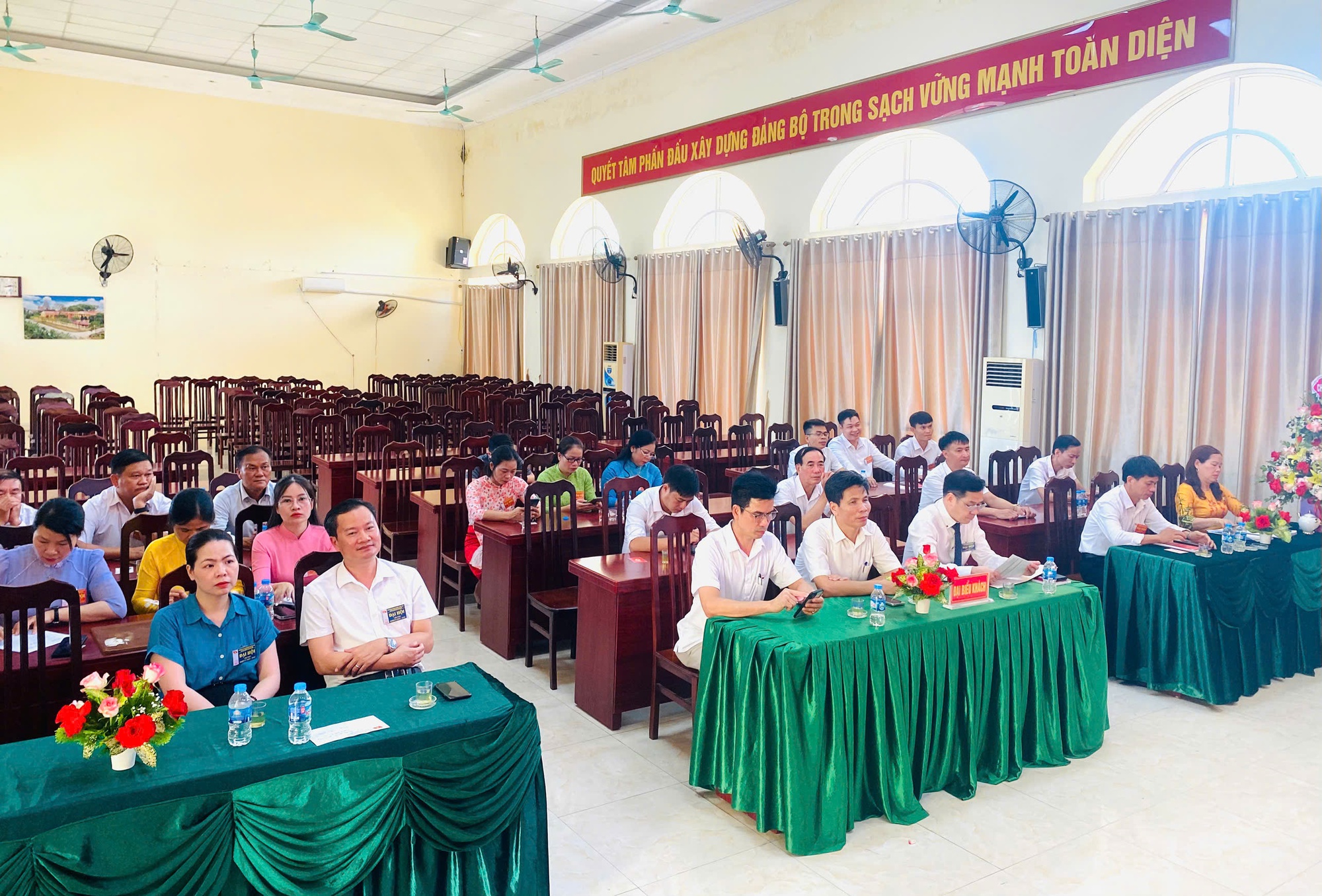 Chi bộ cơ quan Mặt trận tổ quốc xã tổ chức đại hội lần thứ I, nhiệm kỳ 2025-2030- Ảnh 2.