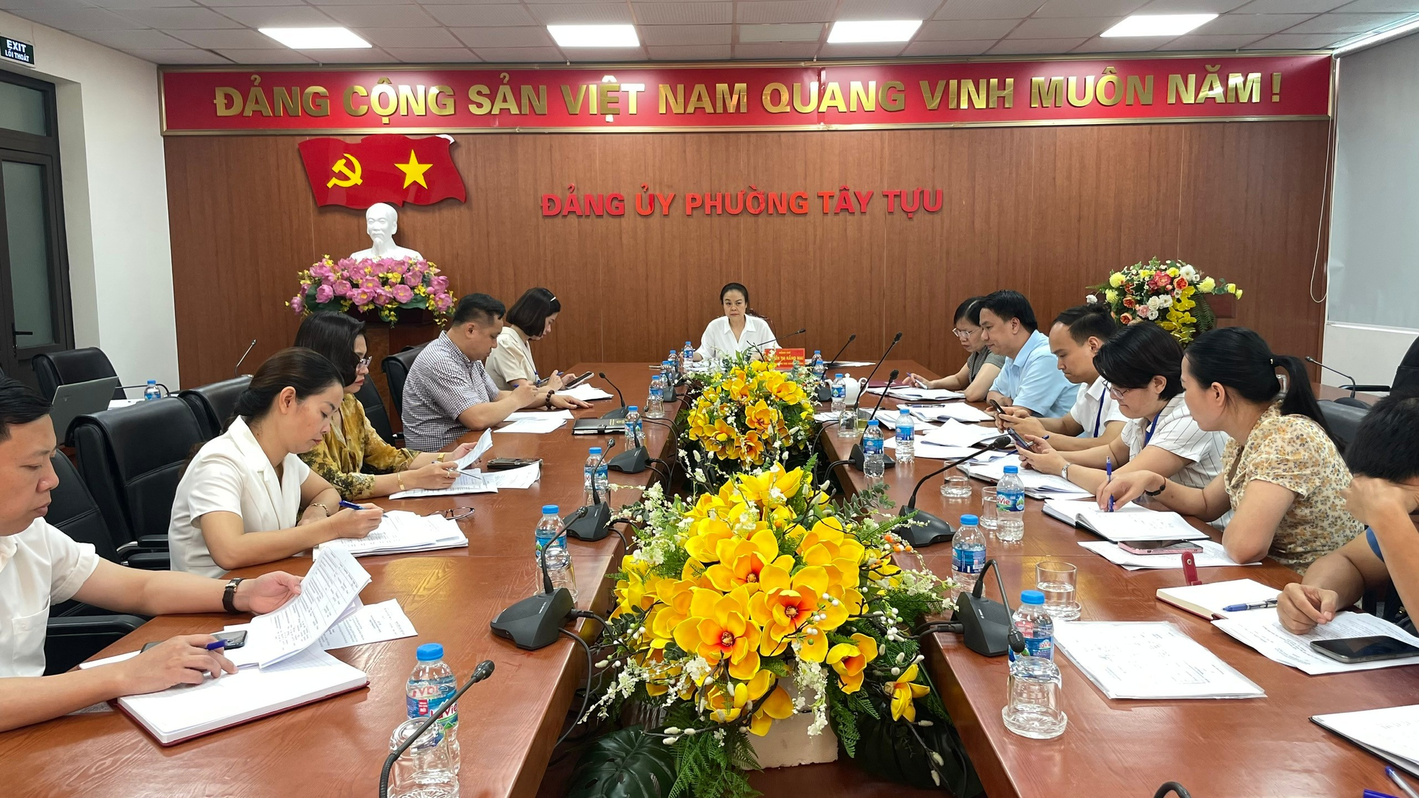 Đảng ủy phường Tây Tựu chỉ đạo tổ chức phục vụ tốt Đại hội đại biểu Đảng bộ phường lần thứ I, nhiệm kỳ 2025 - 2030- Ảnh 1.