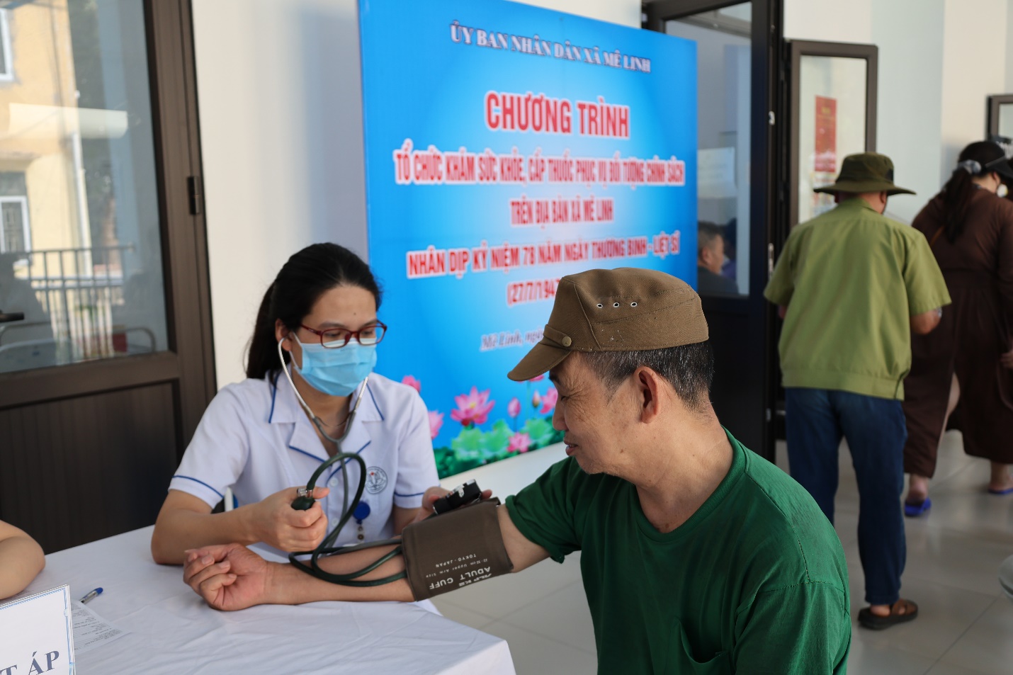 Xã Mê Linh: Khám bệnh, tư vấn sức khỏe, cấp thuốc cho hơn 700 đối tượng chính sách- Ảnh 2.