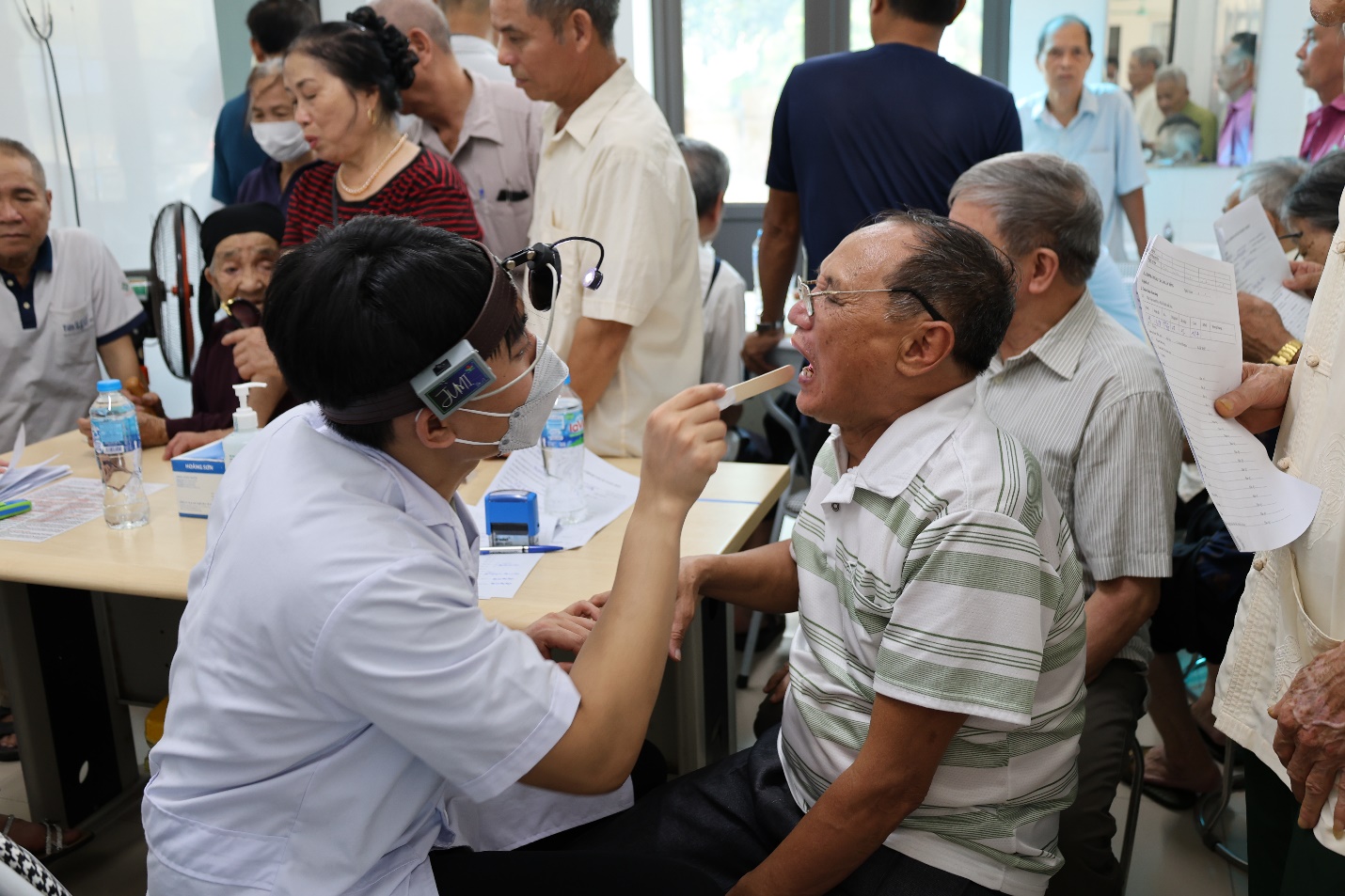 Xã Mê Linh: Khám bệnh, tư vấn sức khỏe, cấp thuốc cho hơn 700 đối tượng chính sách- Ảnh 3.