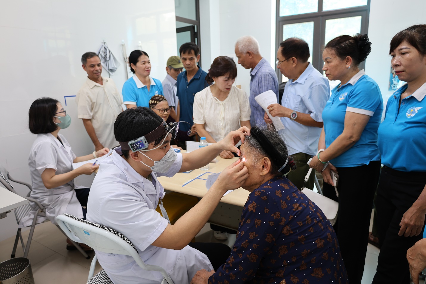 Xã Mê Linh: Khám bệnh, tư vấn sức khỏe, cấp thuốc cho hơn 700 đối tượng chính sách- Ảnh 4.