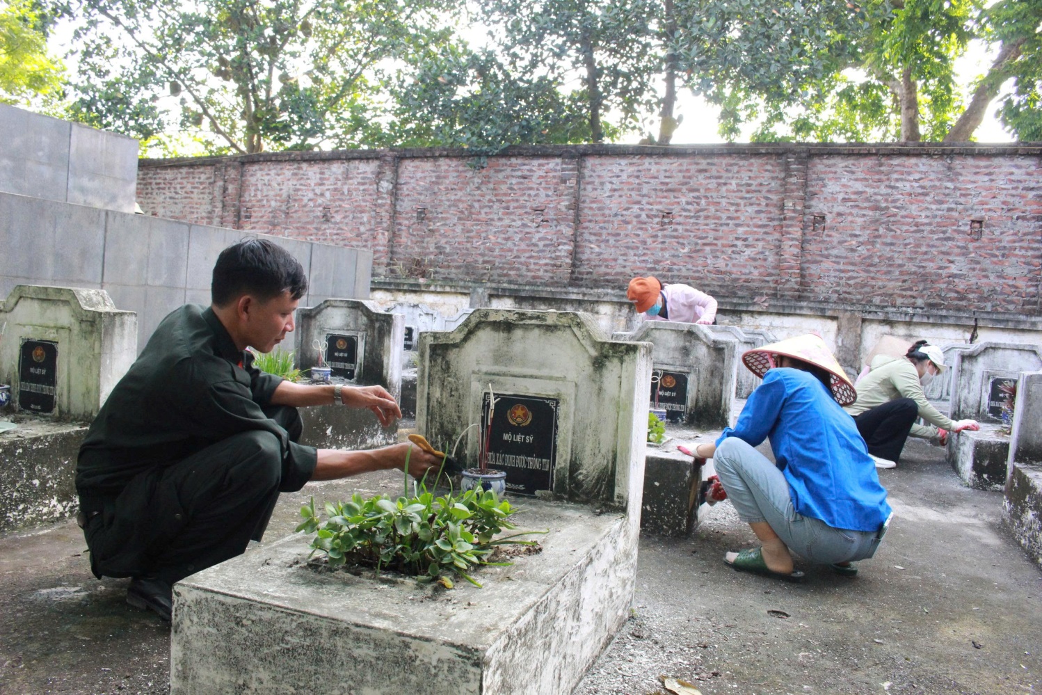 Trần Phú: làm đẹp các nghĩa trang liệt sỹ- Ảnh 3.