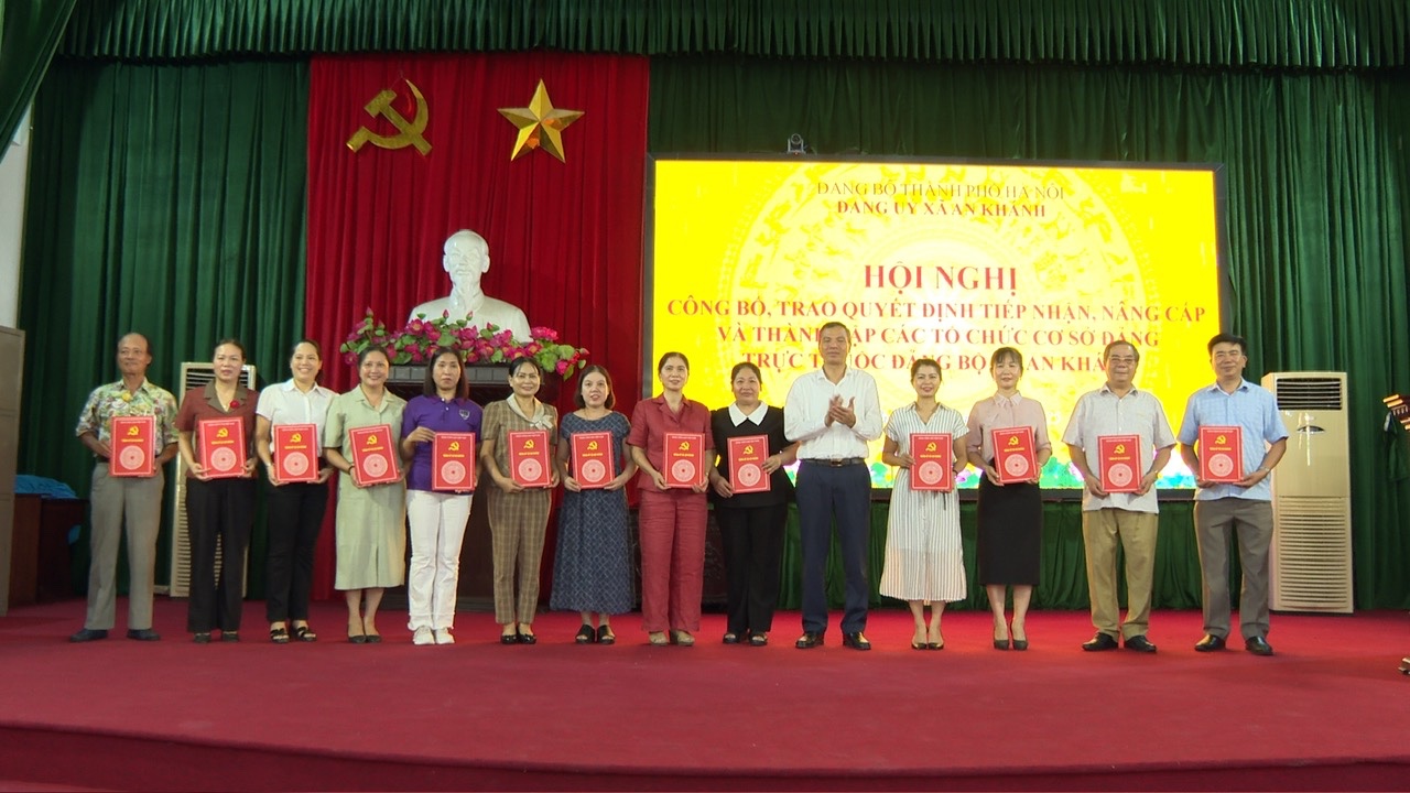 Gặp mặt, công bố và trao Quyết định tiếp nhận các tổ chức cơ sở Đảng trực thuộc Đảng bộ xã An Khánh- Ảnh 2.