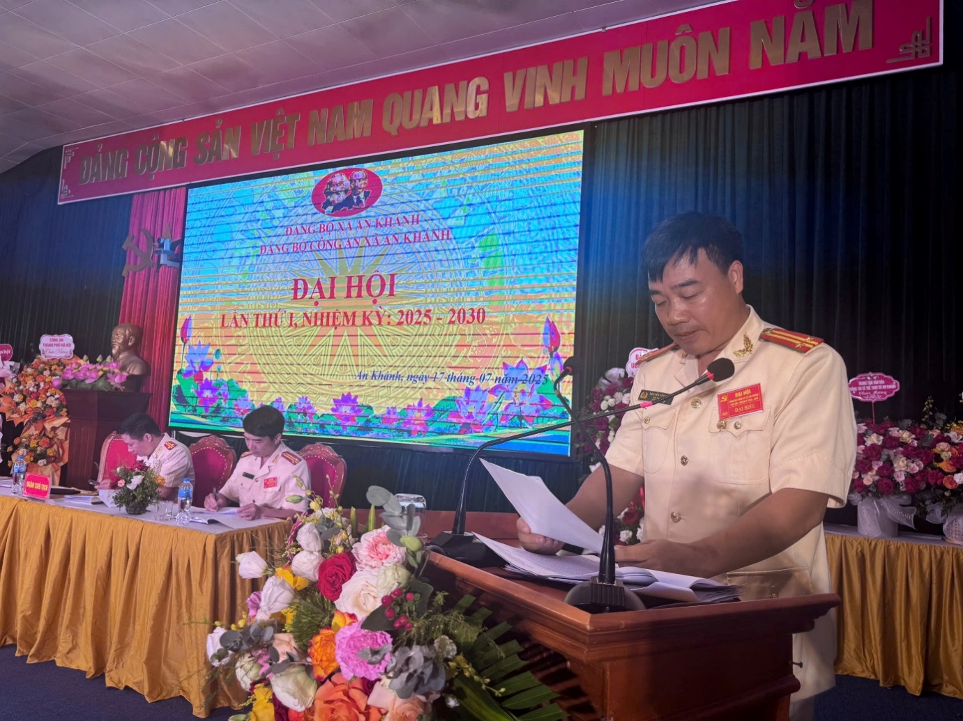 D:\phuc\Ảnh đại hội CA xã An Khánh\z6813751567467_7a10284fe088d420e84098584912ba95.jpg