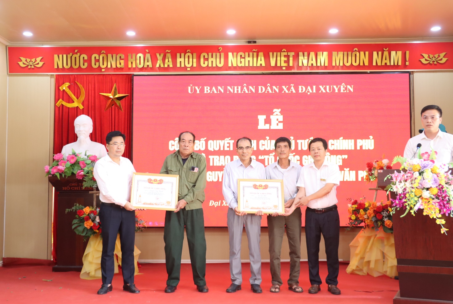 Đại Xuyên: Trao bằng “TỔ QUỐC GHI CÔNG” cho thân nhân Liệt sỹ- Ảnh 1.
