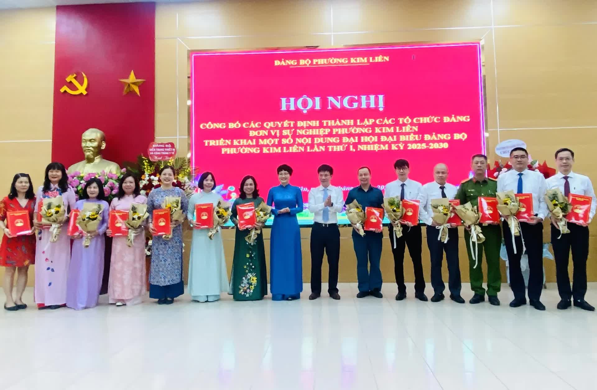 PHƯỜNG KIM LIÊN: CÔNG BỐ QUYẾT ĐỊNH THÀNH LẬP CÁC TỔ CHỨC ĐẢNG TRỰC THUỘC; ĐƠN VỊ SỰ NGHIỆP- Ảnh 2.