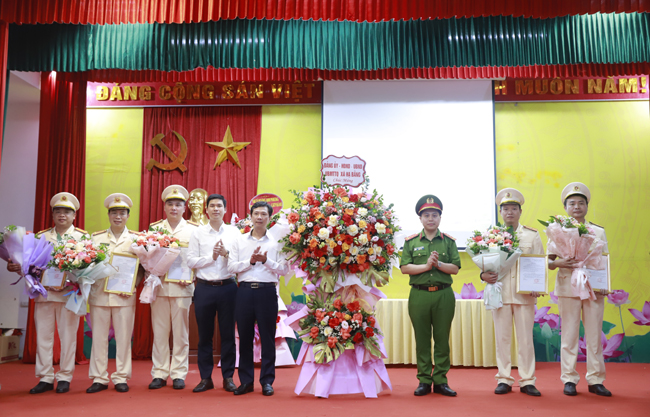 Công bố Quyết định về công tác cán bộ tại Công an xã Hạ Bằng- Ảnh 2.