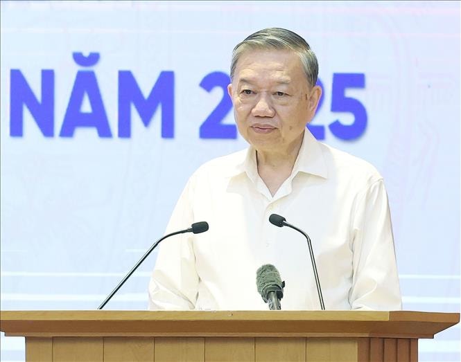 Tổng Bí thư Tô Lâm chủ trì hội nghị sơ kết công tác phát triển khoa học, công nghệ, đổi mới sáng tạo và chuyển đổi số- Ảnh 4.