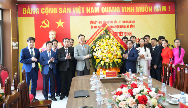 Đồng chí Nguyễn Mạnh Hồng giữ chức Bí thư Đảng ủy xã Hạ Bằng- Ảnh 1.