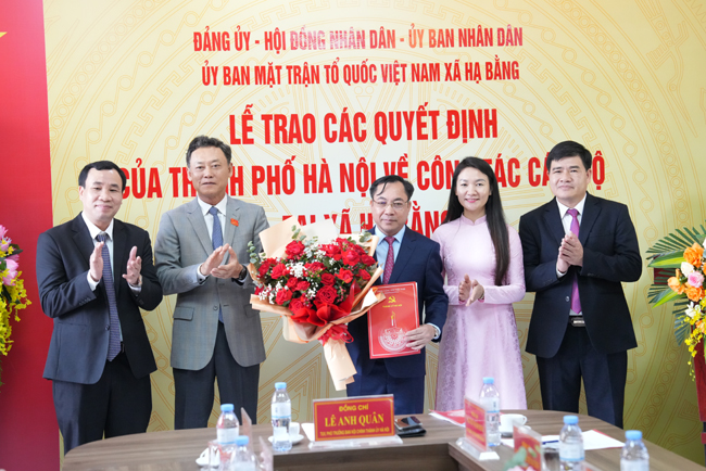 Đồng chí Nguyễn Mạnh Hồng giữ chức Bí thư Đảng ủy xã Hạ Bằng- Ảnh 2.