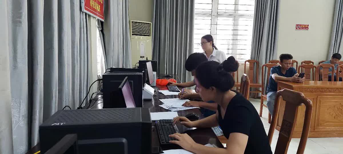 Xã Hòa Phú: vận hành thông suốt mô hình mới, bảo đảm tốt việc xử lý thủ tục hành chính- Ảnh 1.