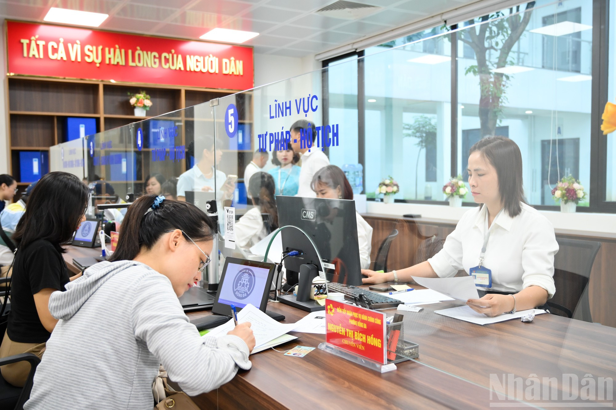[Ảnh] Hà Nội ngày đầu làm việc chính quyền 2 cấp- Ảnh 8.