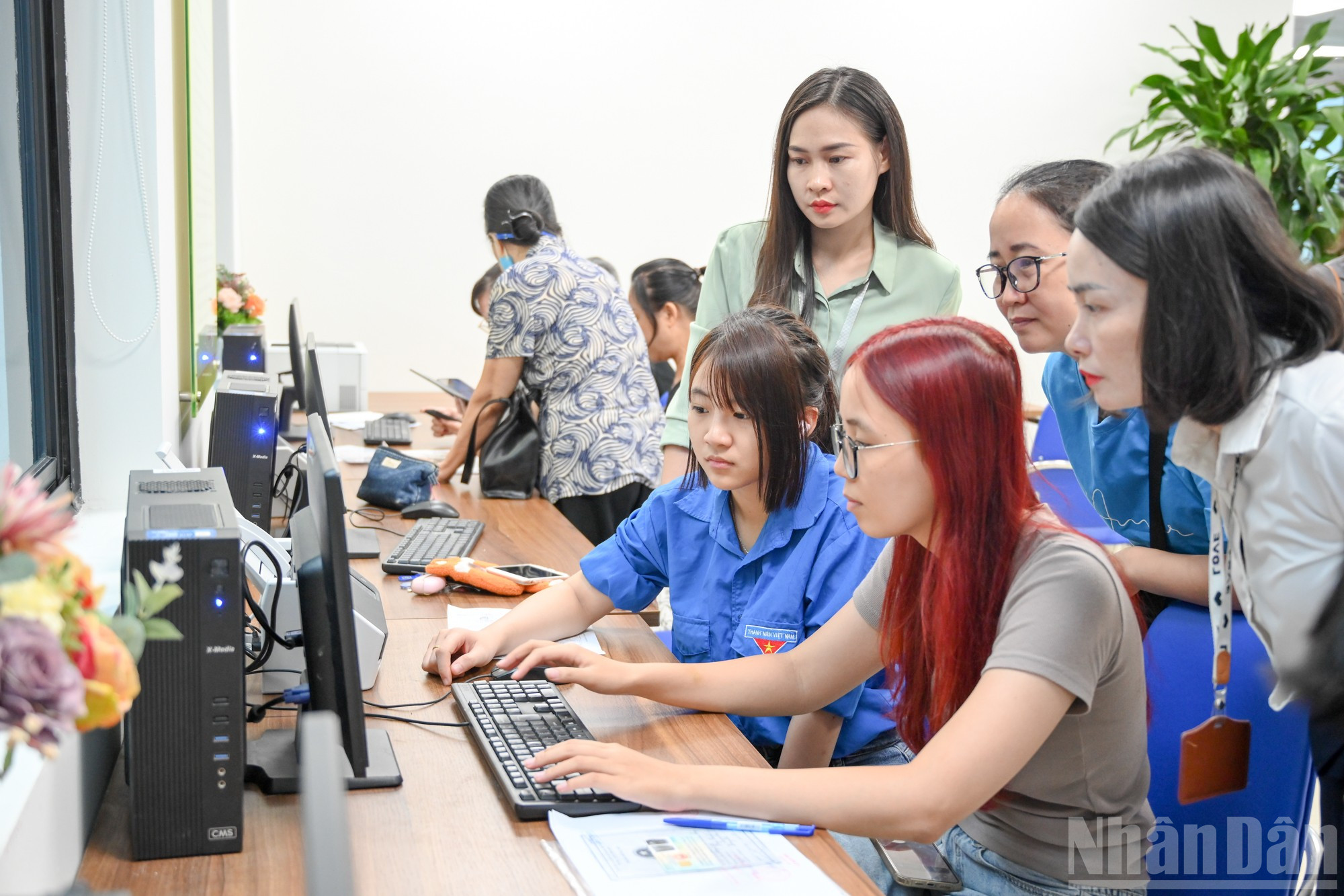 [Ảnh] Hà Nội ngày đầu làm việc chính quyền 2 cấp- Ảnh 9.