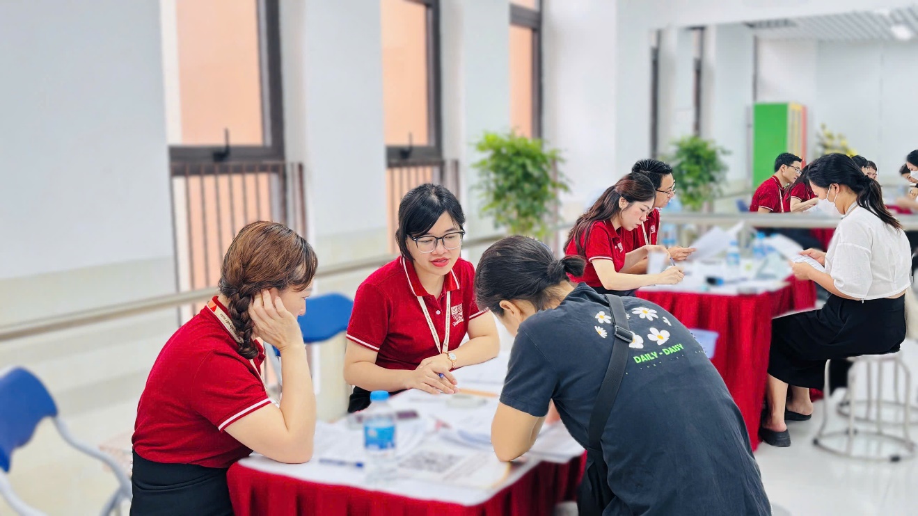 Tưng bừng Ngày hội tuyển sinh năm học 2025 - 2026 tại các trường Tiểu học trên địa bàn phường Yên Hòa- Ảnh 4.