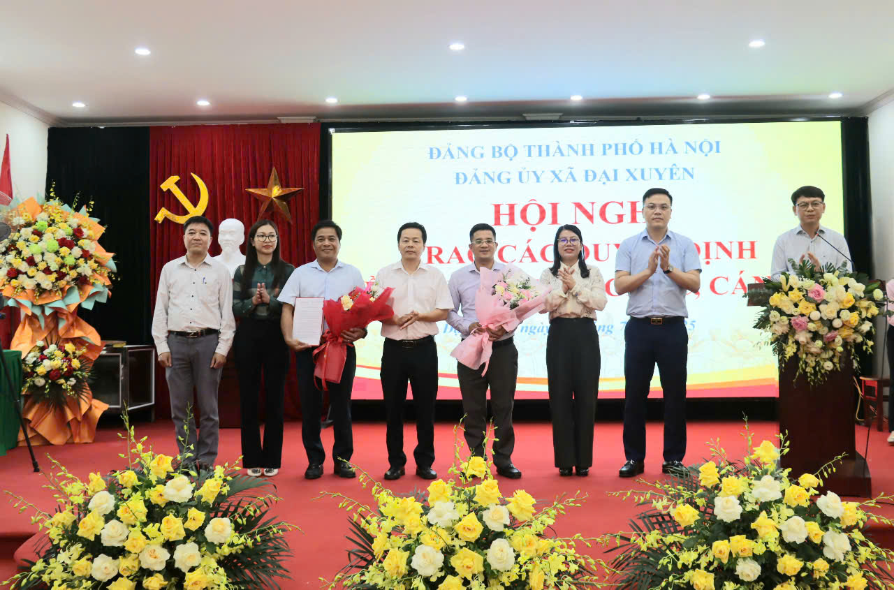 ĐẢNG ỦY XÃ ĐẠI XUYÊN TỔ CHỨC HỘI NGHỊ CÔNG BỐ VÀ TRAO CÁC QUYẾT ĐỊNH VỀ CÔNG TÁC TỔ CHỨC, CÁN BỘ- Ảnh 4.