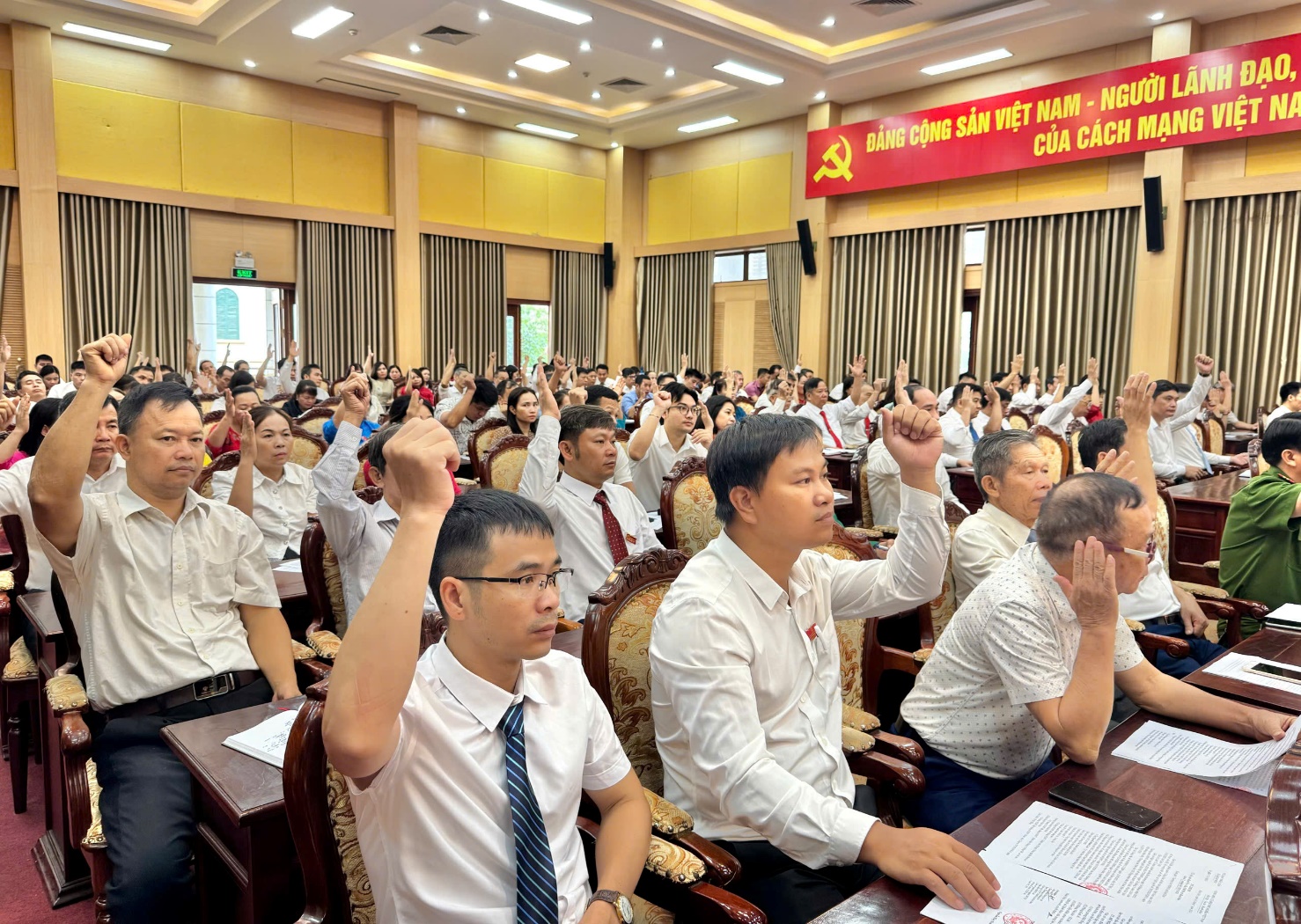 Kỳ họp thứ nhất HĐND xã Hoài Đức khoá I nhiệm kỳ 2021 – 2026- Ảnh 9.