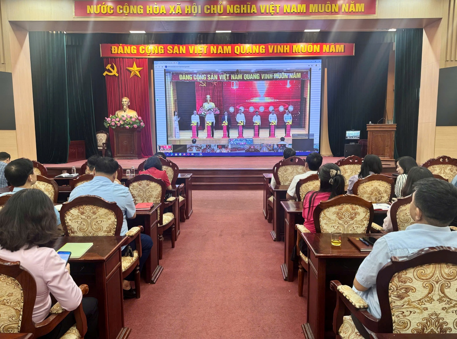Xã Hoài Đức dự hội nghị sơ kết 6 tháng đầu năm Ban Chỉ đạo Trung ương về phát triển khoa học, công nghệ, đổi mới sáng tạo và chuyển đổi số- Ảnh 2.