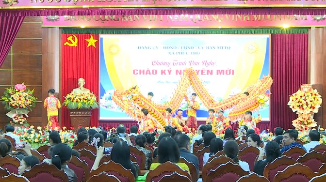 Phúc Thọ: Đặc sắc Chương trình văn nghệ "Chào kỷ nguyên mới" – Khí thế mới và khát vọng vươn mình- Ảnh 1.