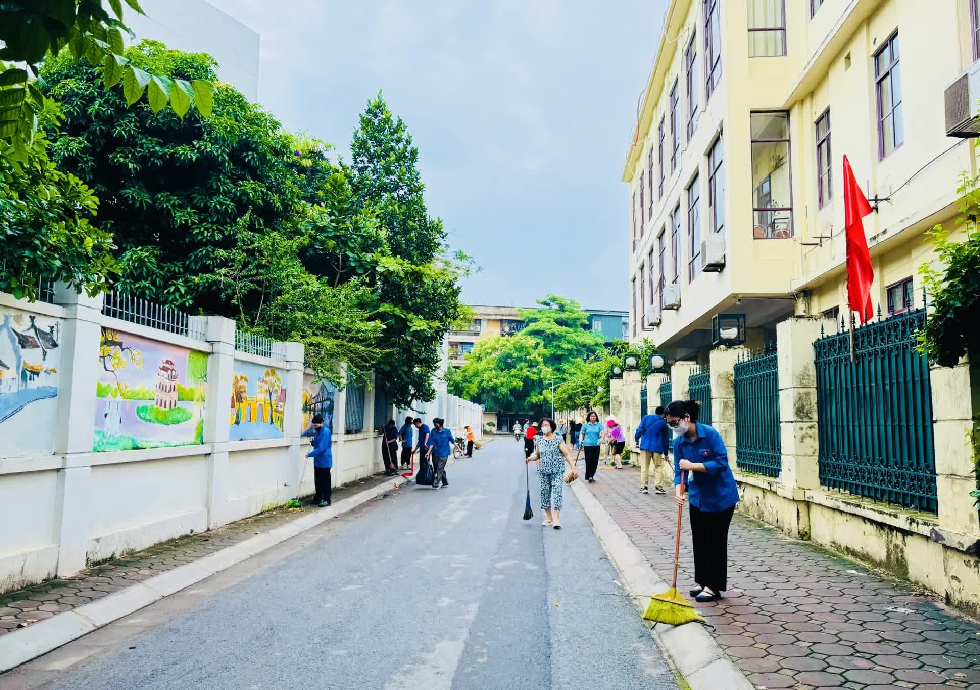 Các phường mới tổng vệ sinh chào đón ngày đầu tiên vận hành chính quyền địa phương 2 cấp- Ảnh 5.