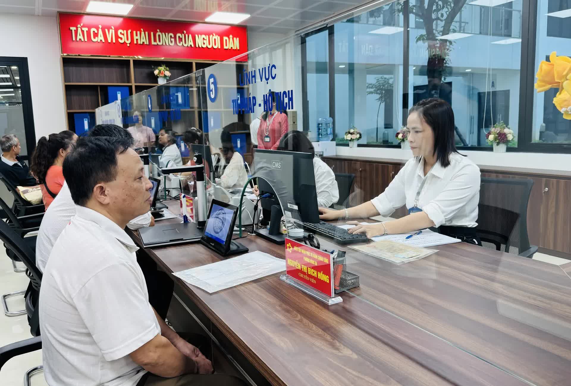 Ngày đầu vận hành mô hình chính quyền địa phương 2 cấp diễn ra thông suốt- Ảnh 7.