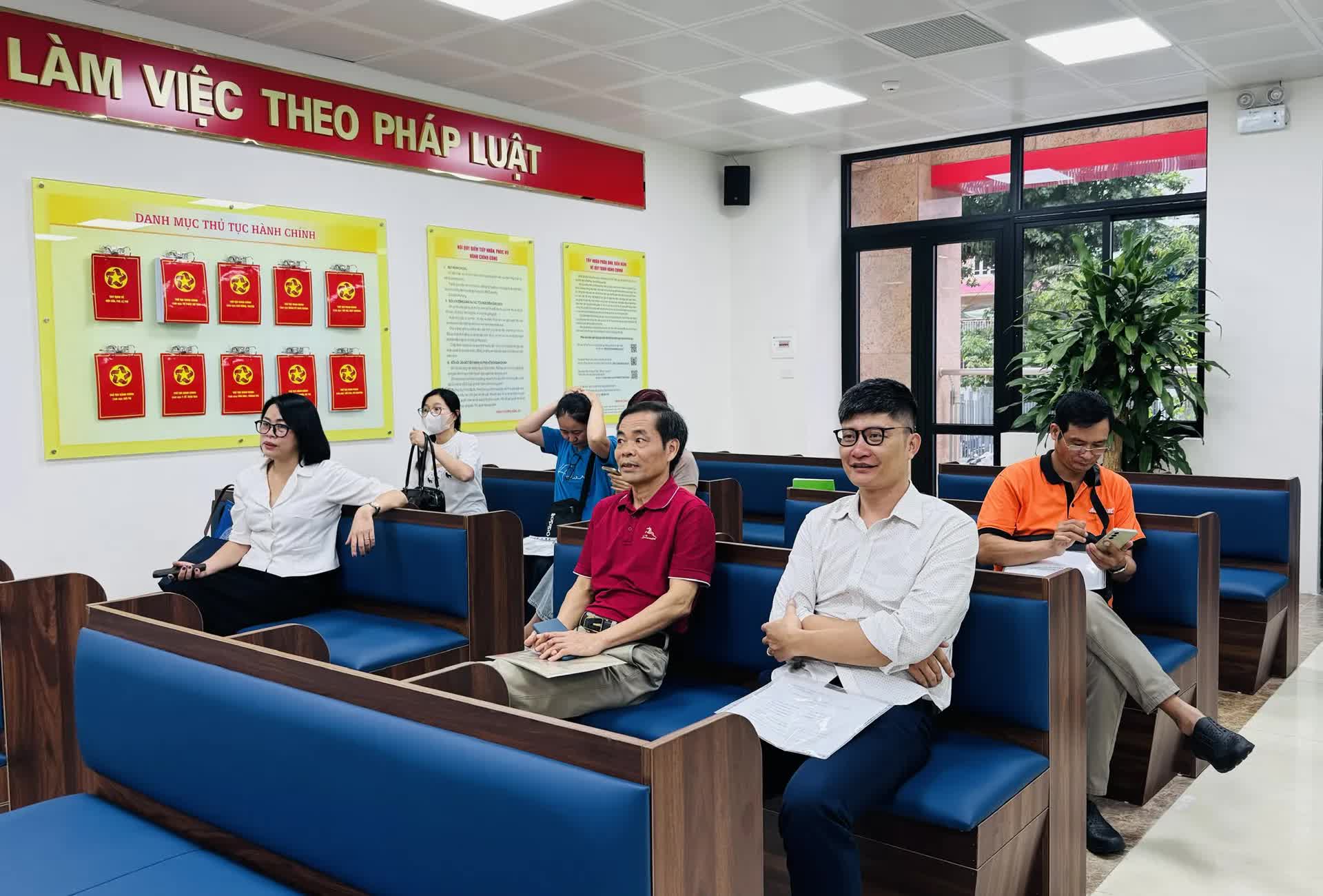 Ngày đầu vận hành mô hình chính quyền địa phương 2 cấp diễn ra thông suốt- Ảnh 8.