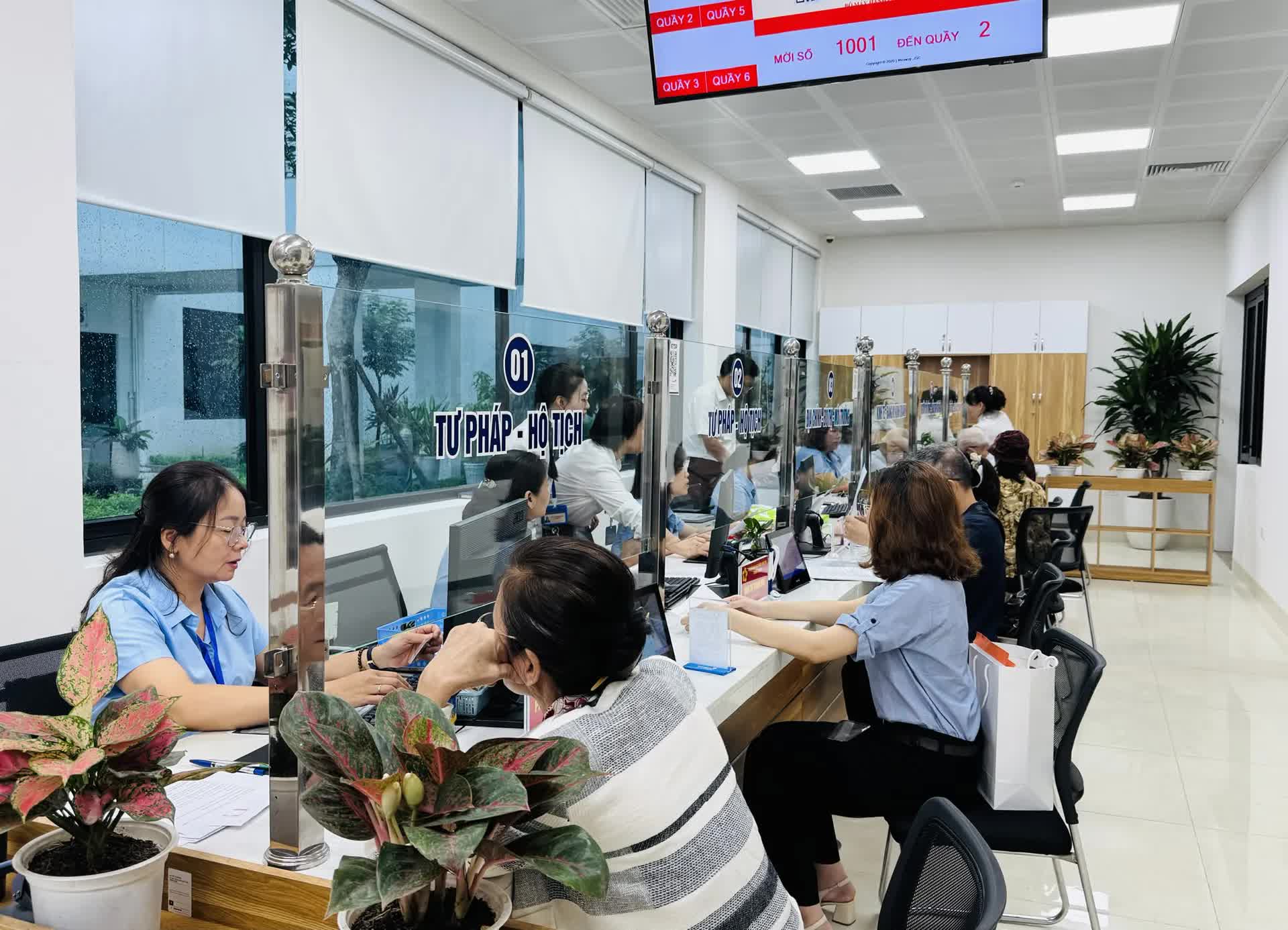 Ngày đầu vận hành mô hình chính quyền địa phương 2 cấp diễn ra thông suốt- Ảnh 3.