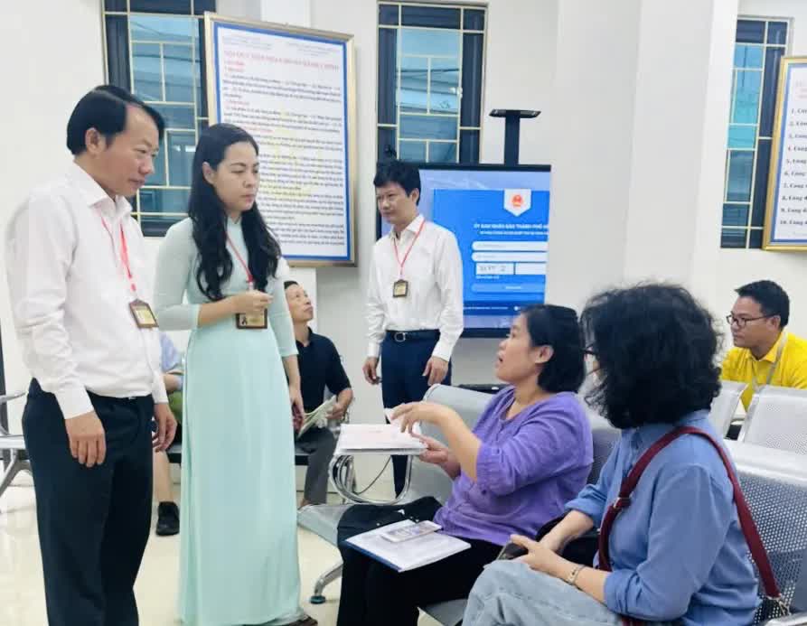Ngày đầu vận hành mô hình chính quyền địa phương 2 cấp diễn ra thông suốt- Ảnh 10.