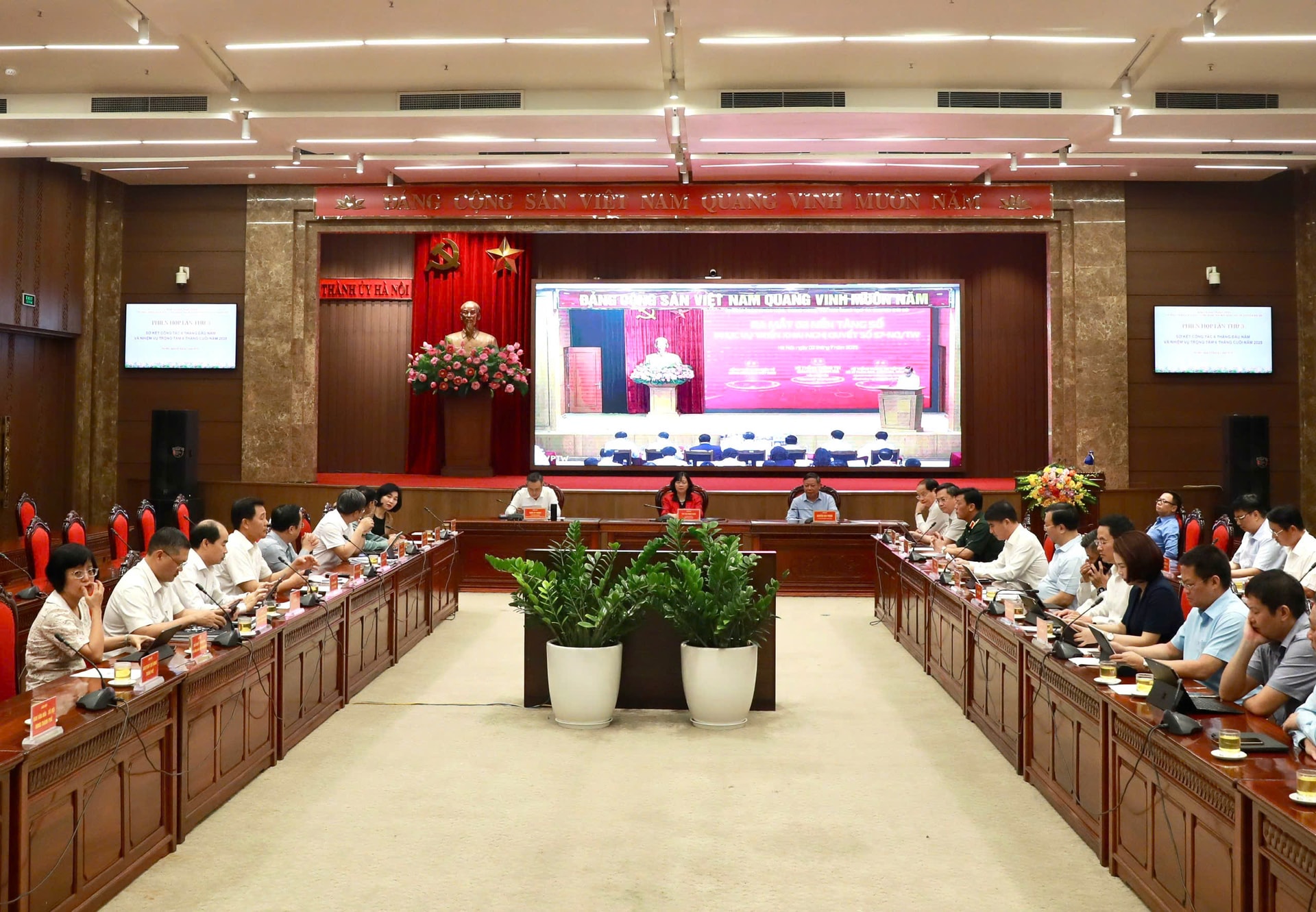 Tổng Bí thư Tô Lâm chủ trì hội nghị sơ kết công tác phát triển khoa học, công nghệ, đổi mới sáng tạo và chuyển đổi số- Ảnh 3.