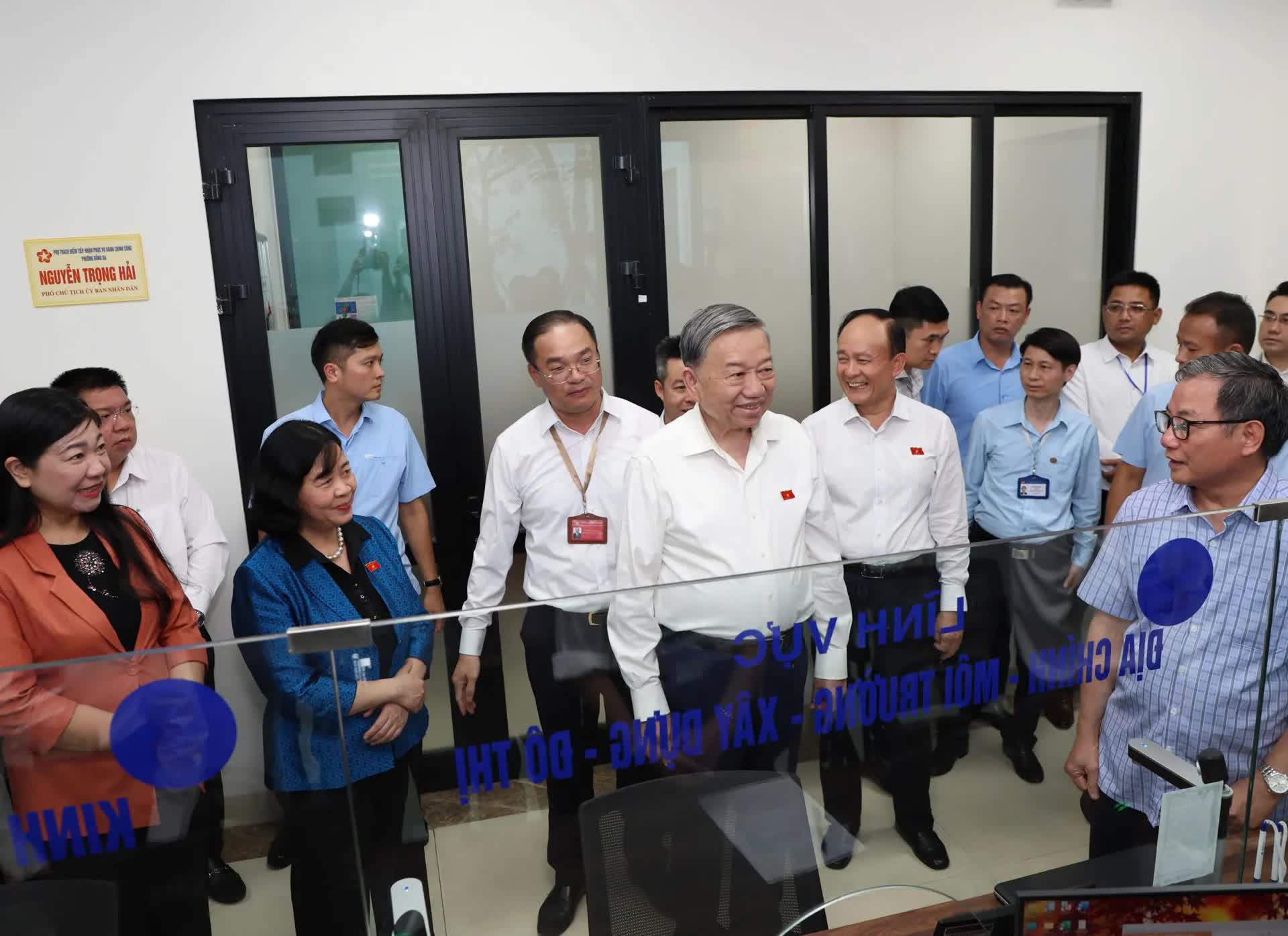 [Ảnh] Tổng Bí thư Tô Lâm tiếp xúc cử tri Hà Nội sau Kỳ họp thứ 9 Quốc hội khóa XV- Ảnh 2.