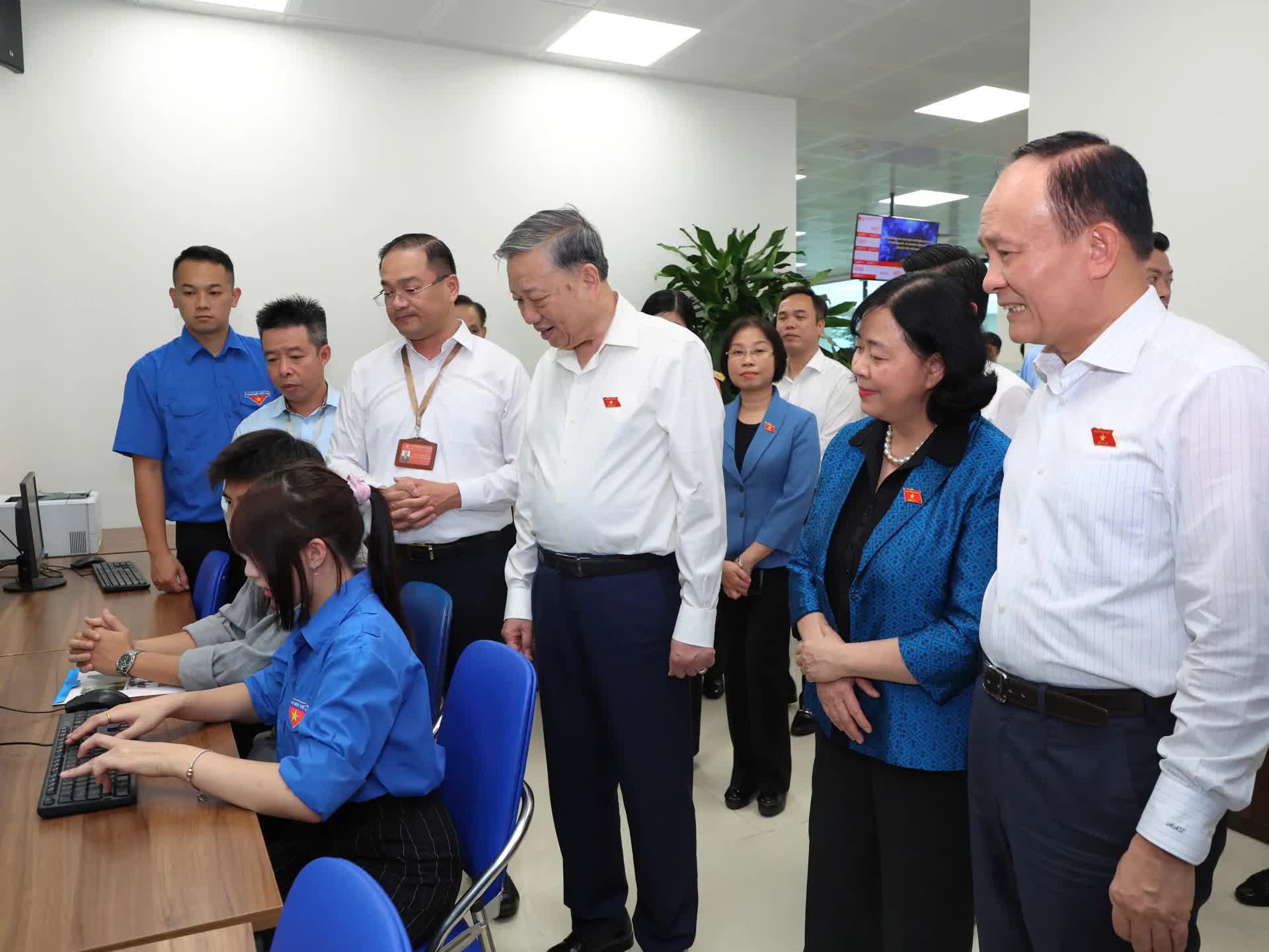 [Ảnh] Tổng Bí thư Tô Lâm tiếp xúc cử tri Hà Nội sau Kỳ họp thứ 9 Quốc hội khóa XV- Ảnh 3.