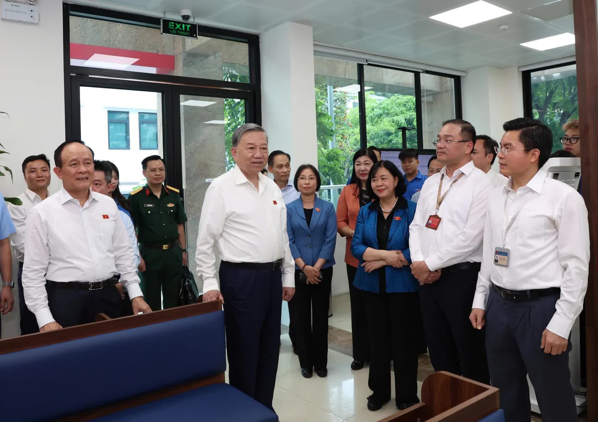 [Ảnh] Tổng Bí thư Tô Lâm tiếp xúc cử tri Hà Nội sau Kỳ họp thứ 9 Quốc hội khóa XV- Ảnh 1.