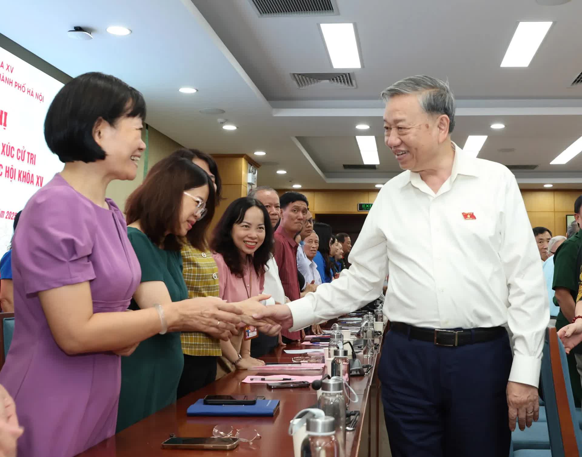 [Ảnh] Tổng Bí thư Tô Lâm tiếp xúc cử tri Hà Nội sau Kỳ họp thứ 9 Quốc hội khóa XV- Ảnh 9.