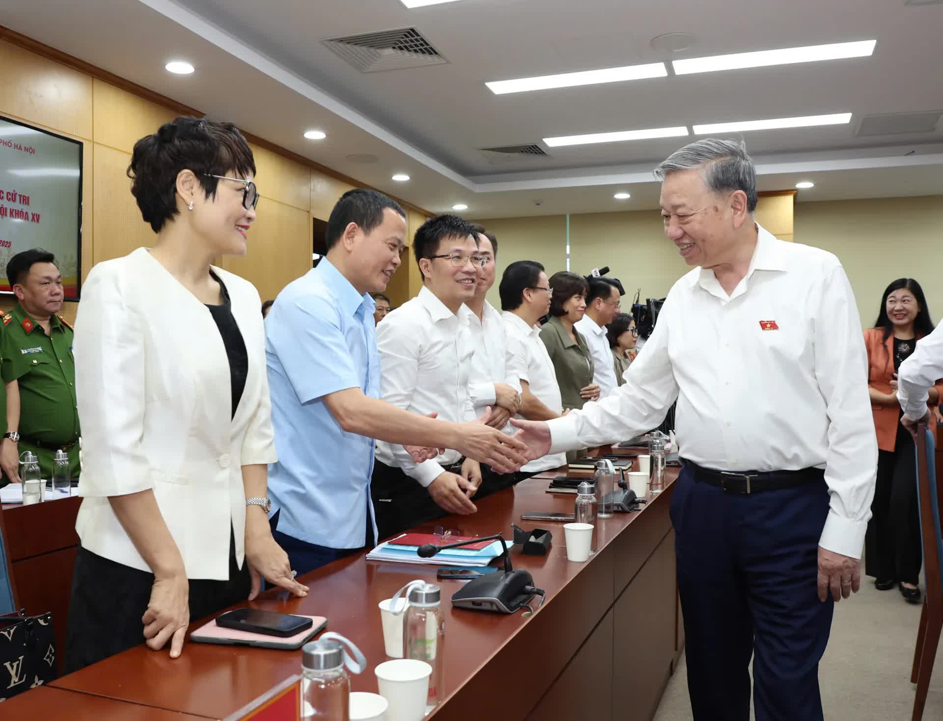 [Ảnh] Tổng Bí thư Tô Lâm tiếp xúc cử tri Hà Nội sau Kỳ họp thứ 9 Quốc hội khóa XV- Ảnh 10.