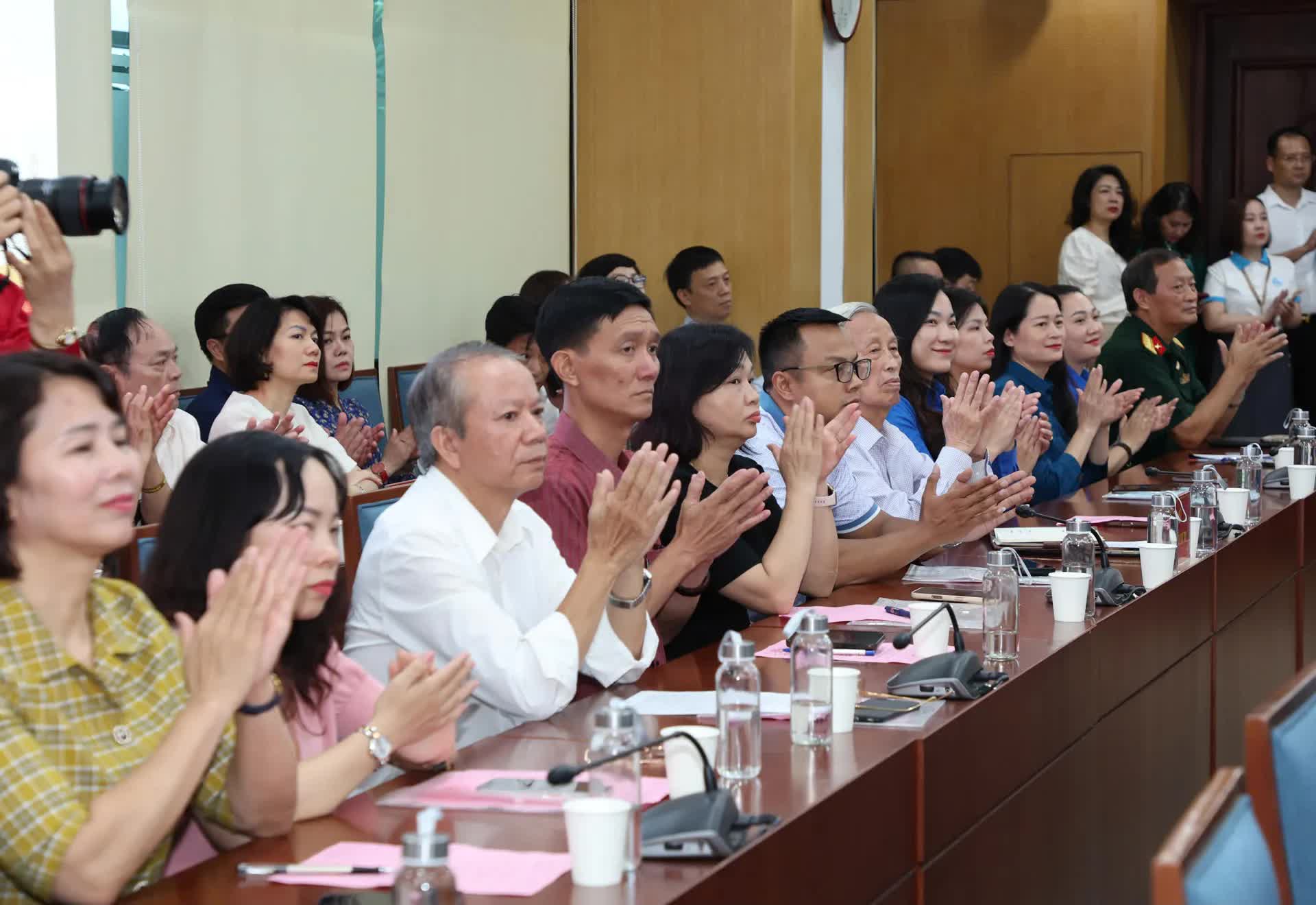 [Ảnh] Tổng Bí thư Tô Lâm tiếp xúc cử tri Hà Nội sau Kỳ họp thứ 9 Quốc hội khóa XV- Ảnh 11.