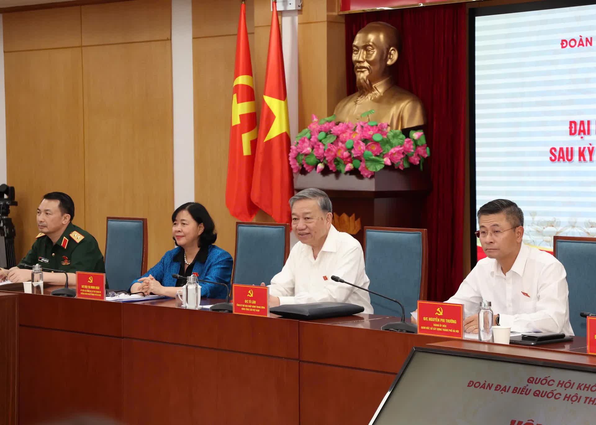 [Ảnh] Tổng Bí thư Tô Lâm tiếp xúc cử tri Hà Nội sau Kỳ họp thứ 9 Quốc hội khóa XV- Ảnh 7.