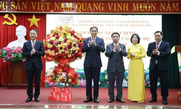Xã Thường Tín trao các Quyết định về công tác cán bộ- Ảnh 1.