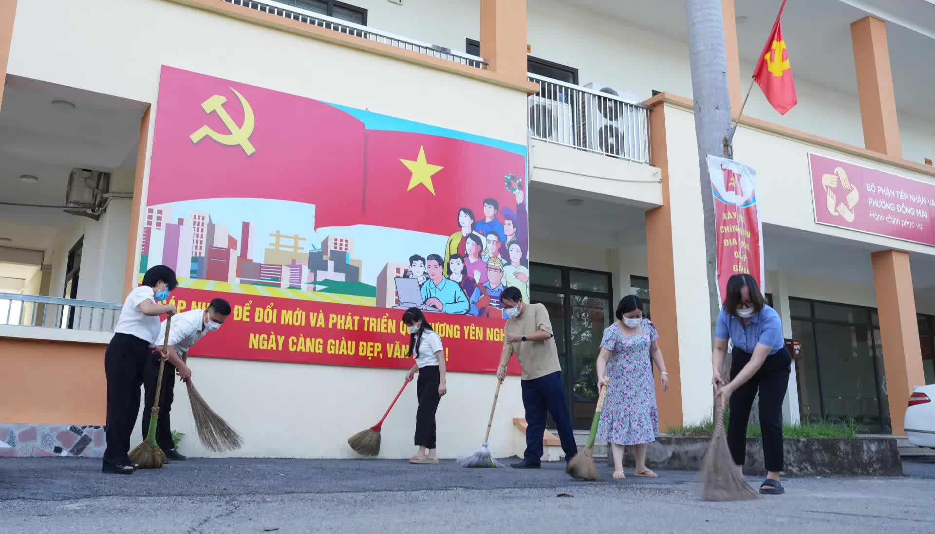 Phường Yên Nghĩa ra quân vệ sinh môi trường đảm bảo “Sáng - xanh - sạch - đẹp”- Ảnh 2.