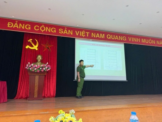 Công an phường Láng phối hợp cùng UBND phường Láng tổ chức Hội nghị phổ biến Luật PCCC&CNCH- Ảnh 2.