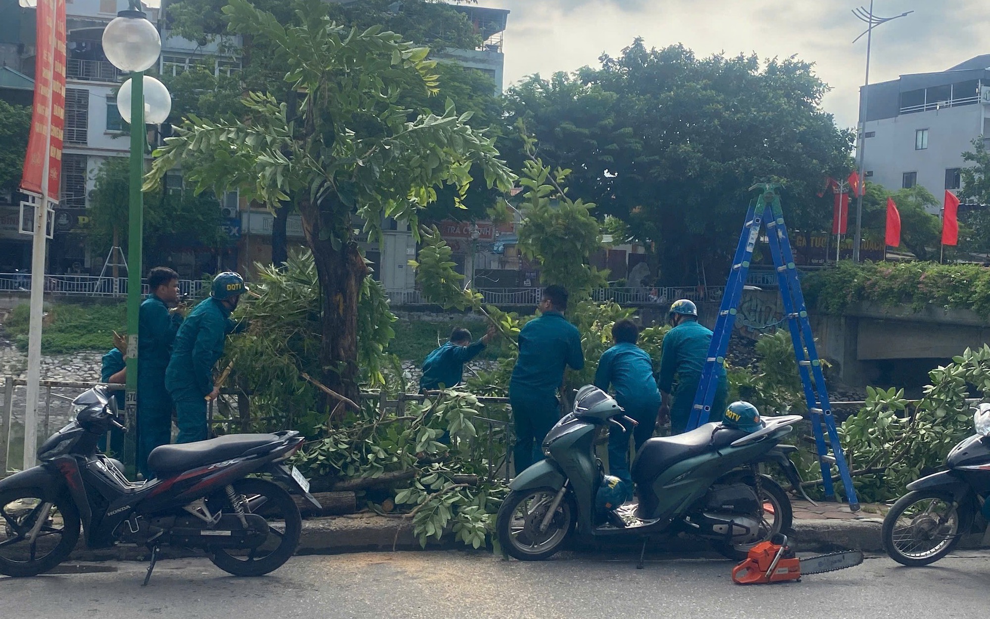 KHUYẾN CÁO NHỮNG VIỆC CẦN LÀM TRƯỚC, TRONG VÀ SAU BÃO