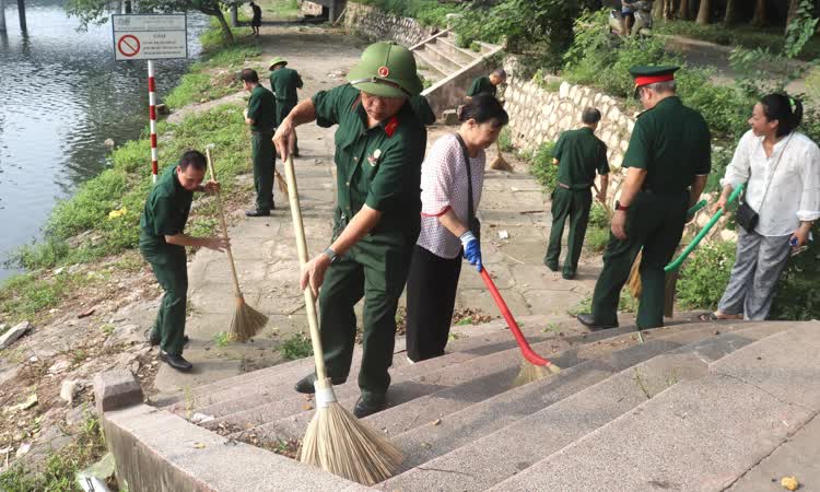 Phường Bạch Mai: đồng loạt ra quân tổng vệ sinh trong các ngõ xóm, nơi ...