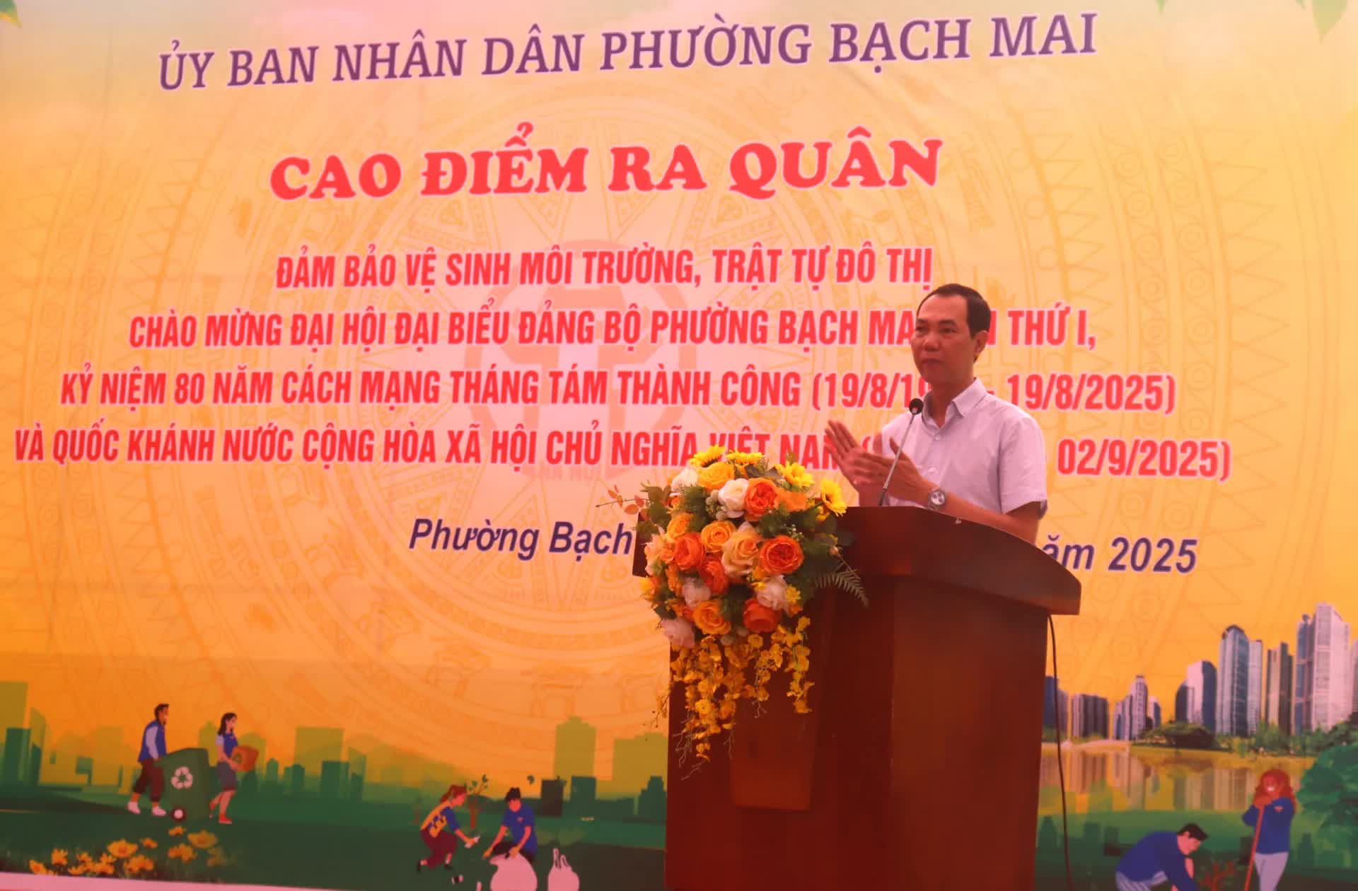 Phường Bạch Mai: đồng loạt ra quân tổng vệ sinh trong các ngõ xóm, nơi vui chơi công cộng, điểm di tích lịch sử- Ảnh 2.