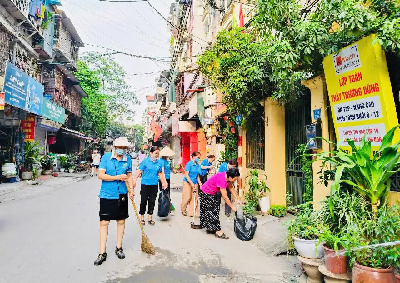 Phường Thanh Xuân tổng vệ sinh môi trường, chào mừng Đại hội Đảng bộ phường- Ảnh 1.