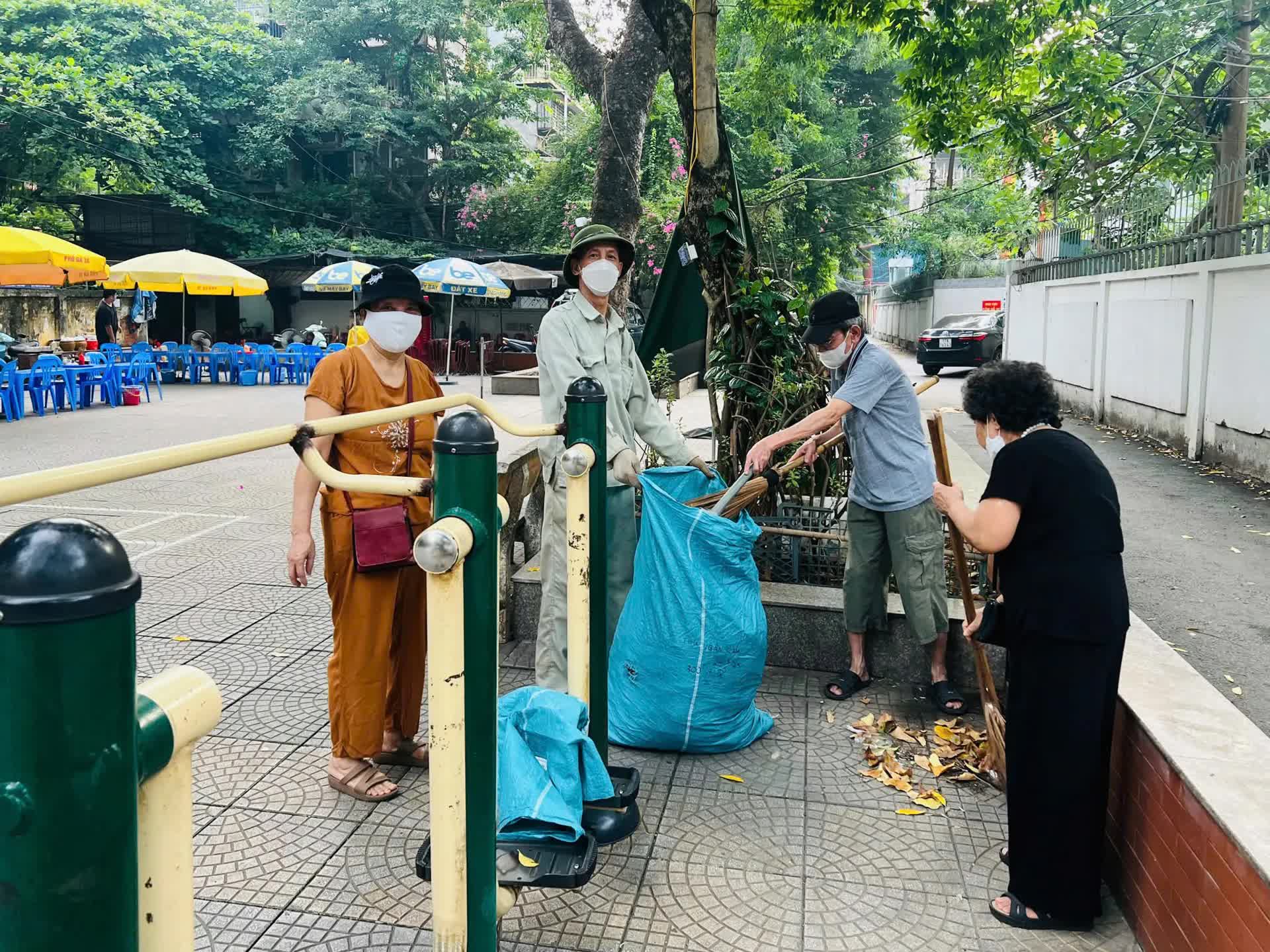 Phường Thanh Xuân tổng vệ sinh môi trường, chào mừng Đại hội Đảng bộ phường- Ảnh 2.