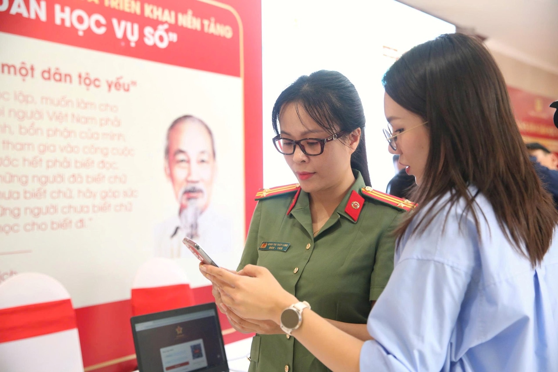 Hà Nội huy động cả hệ thống chính trị tham gia phong trào thi đua chuyển đổi số- Ảnh 1.