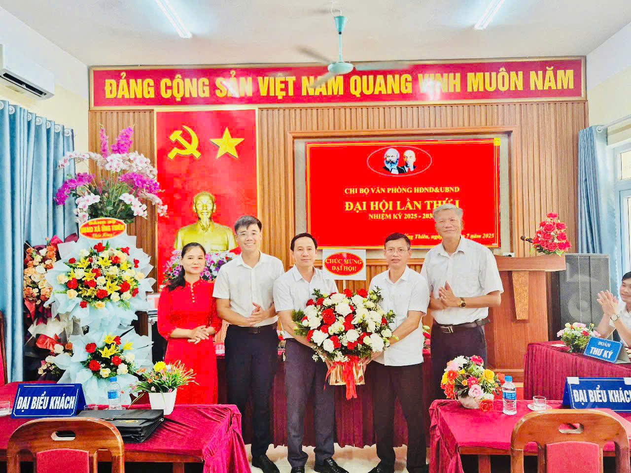 Các chi bộ cơ quan chuyên môn và đơn vị sự nghiệp thuộc Đảng bộ UBND xã Ứng Thiên tổ chức thành công đại hội lần thứ I, nhiệm kỳ 2025-2030- Ảnh 4.