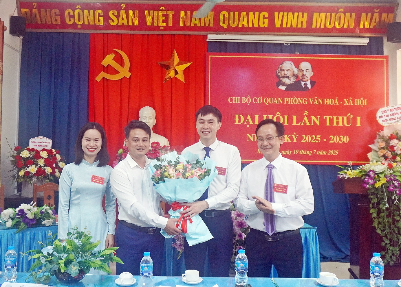 C:\Users\Admin\Desktop\chi bo phong vhxh\DSC06009.JPG