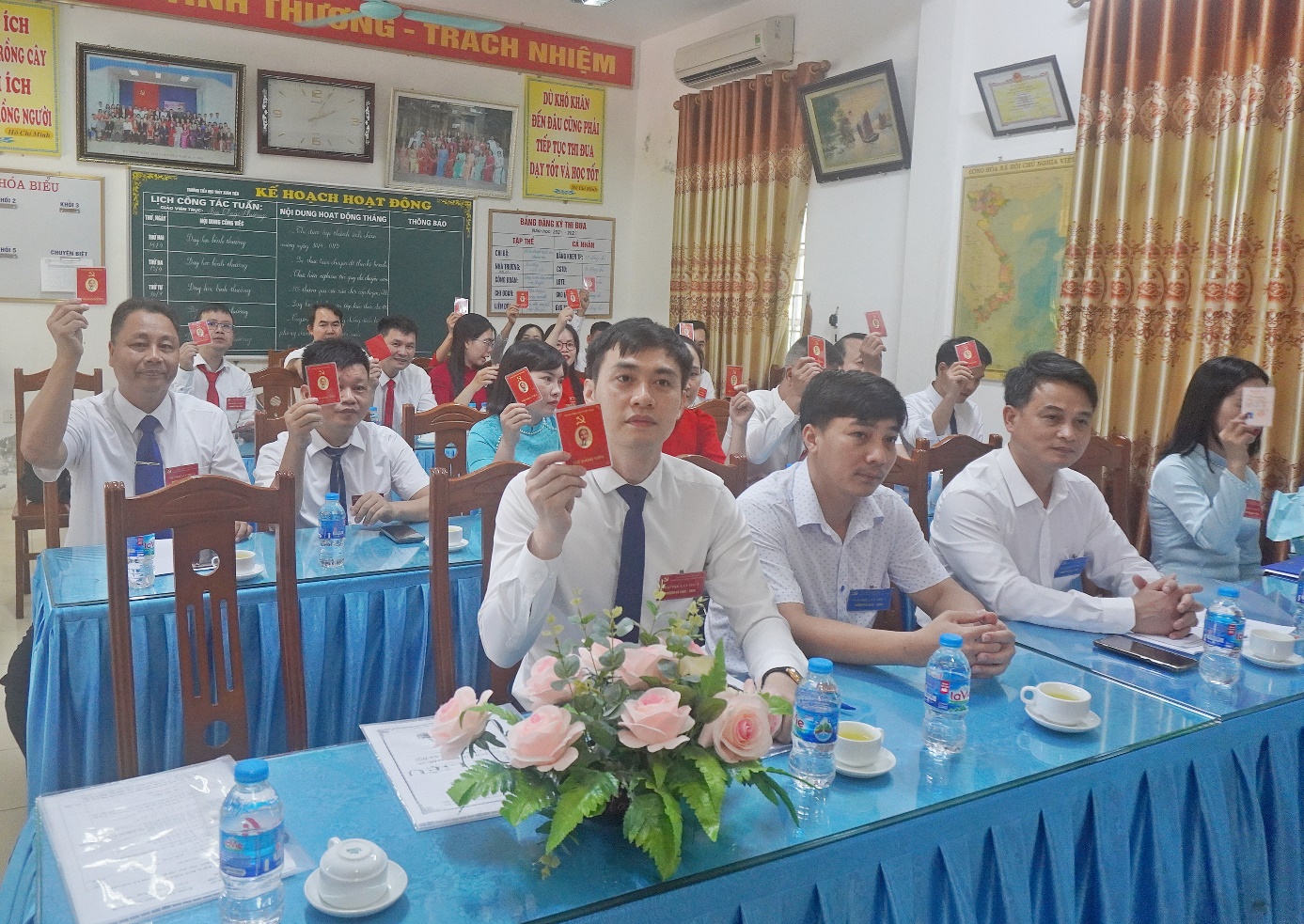 C:\Users\Admin\Desktop\chi bo phong vhxh\DSC06005.JPG